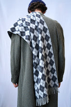 Load image into Gallery viewer, scarf //grey argyle
