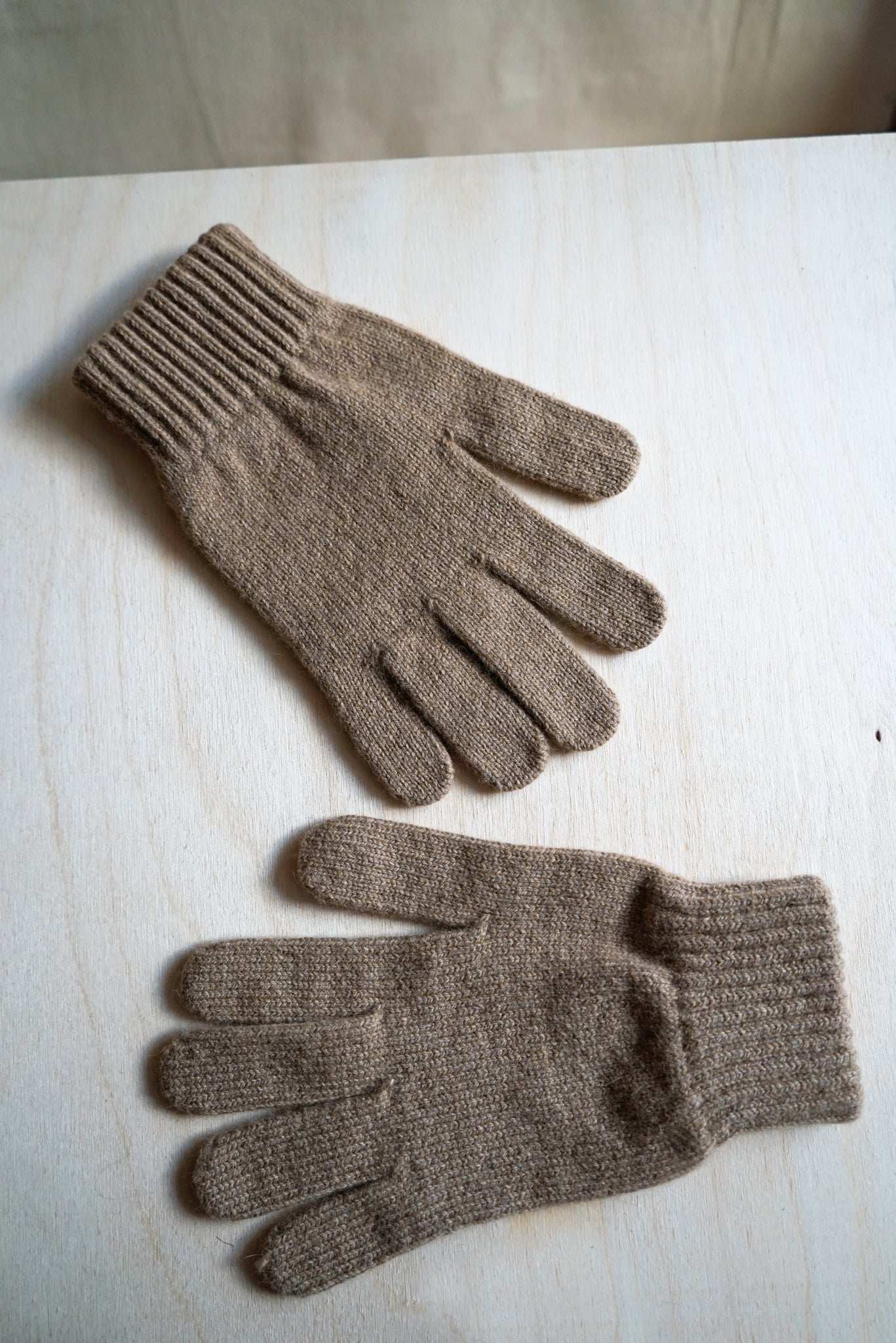 gloves //light brown