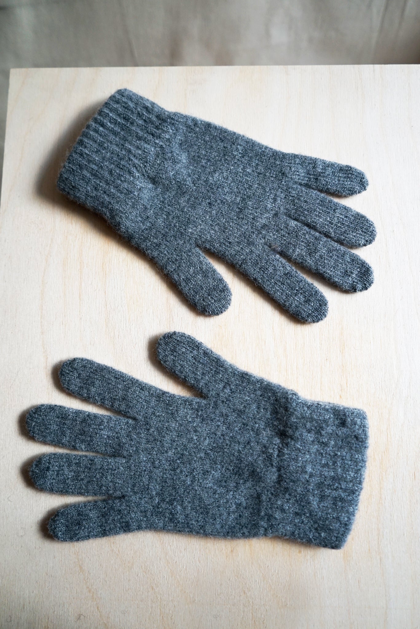 gloves //charcoal