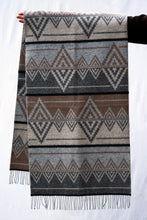 Load image into Gallery viewer, scarf //wool geometric
