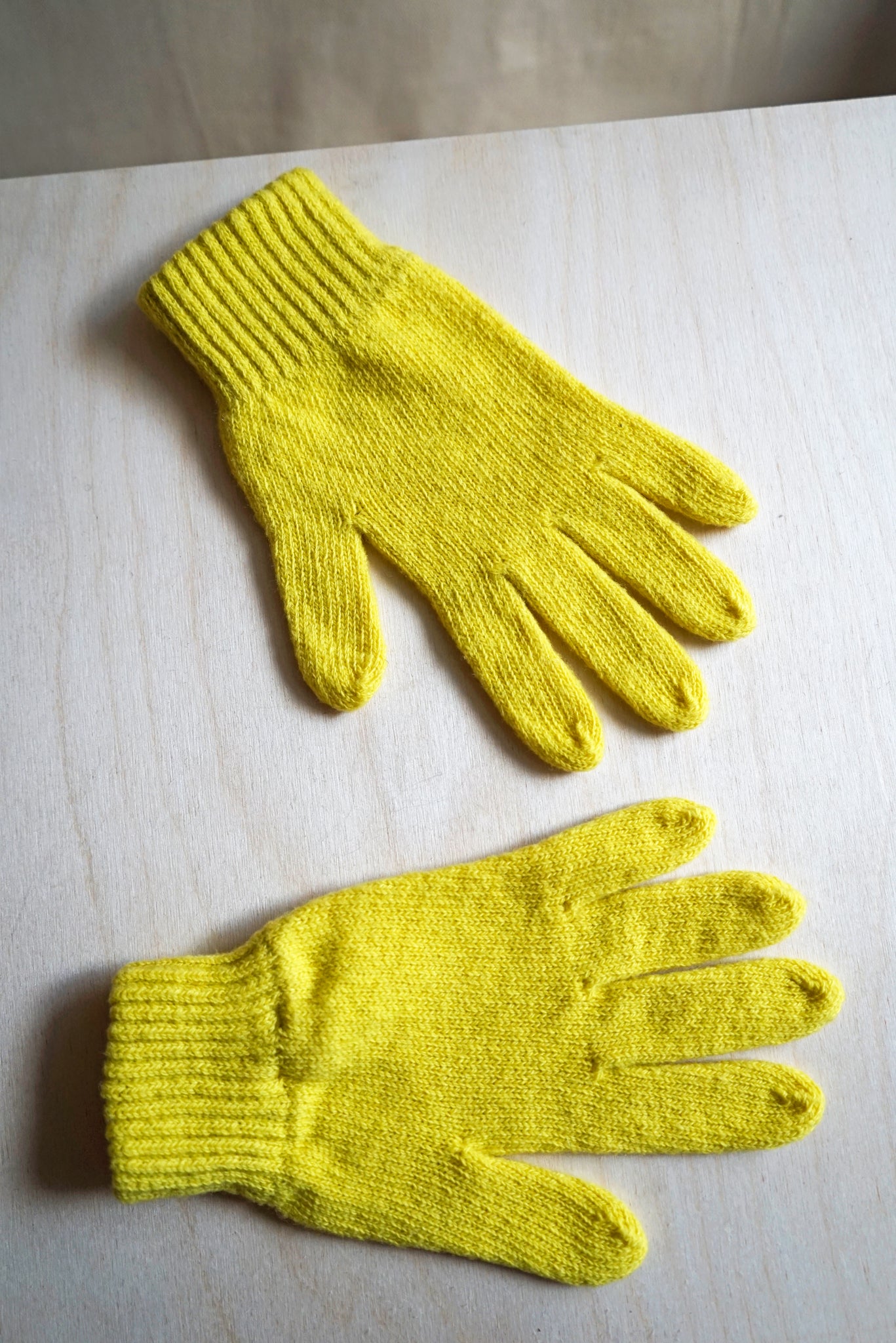 gloves //yellow cashmere