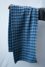 Load image into Gallery viewer, scarf //cashmere houndstooth

